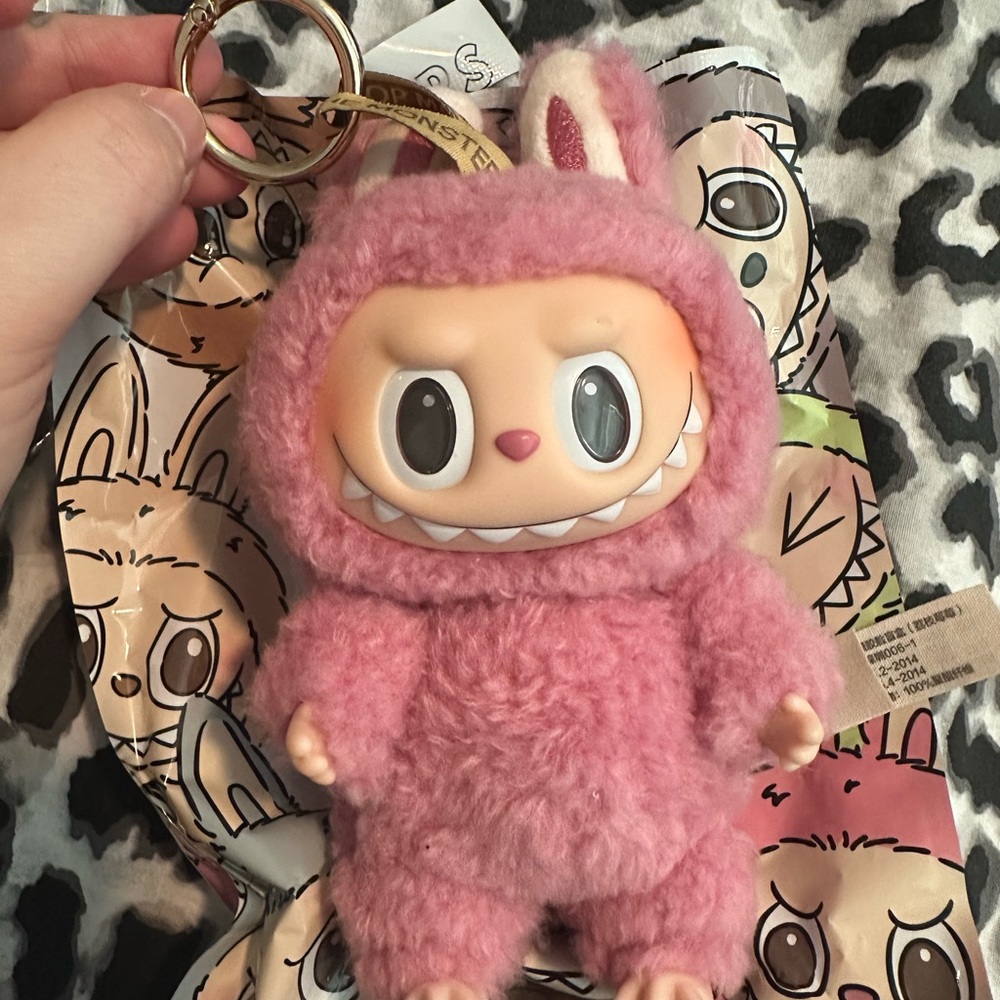 Authentic Labubu- Lychee Berry w/2 outfits